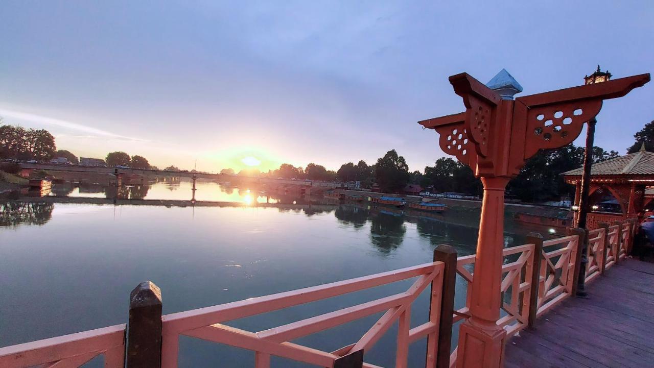 Ikraam Inn Bed & Breakfast Srīnagar Zewnętrze zdjęcie