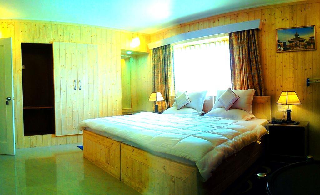 Ikraam Inn Bed & Breakfast Srīnagar Pokój zdjęcie