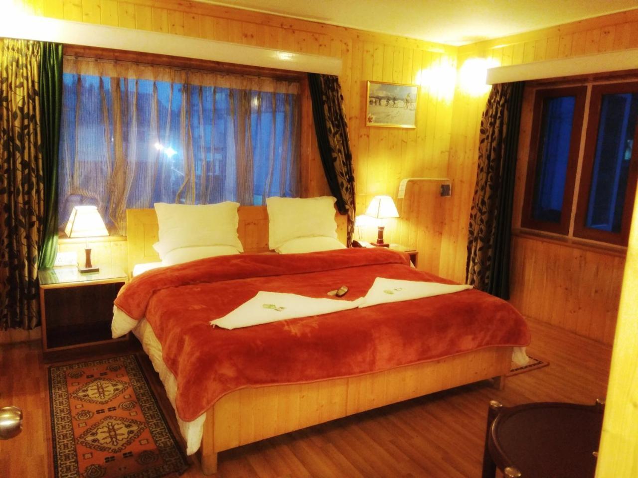 Ikraam Inn Bed & Breakfast Srīnagar Zewnętrze zdjęcie
